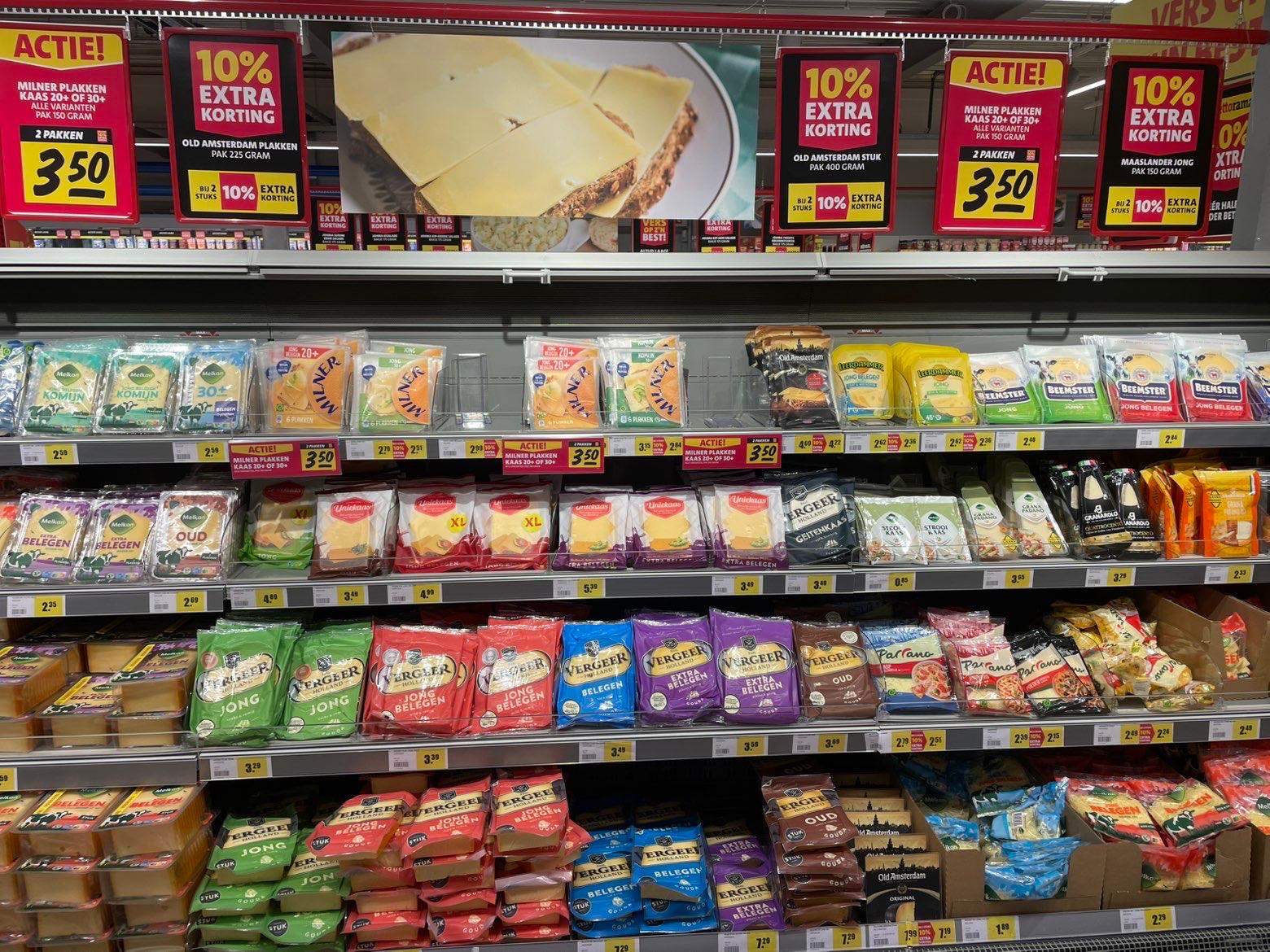Kaasschap vol producten met 10% extra korting